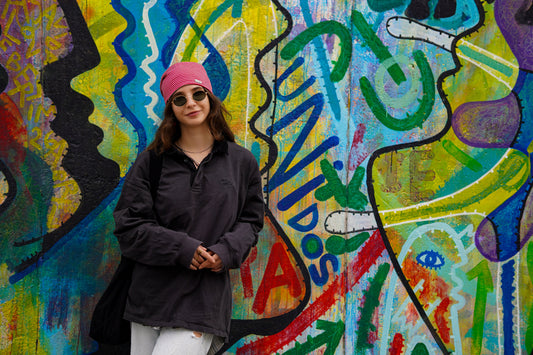 Basecap in Urban Style trifft auf Streetart – WEROR Beanies im RAW-Gelände Berlin